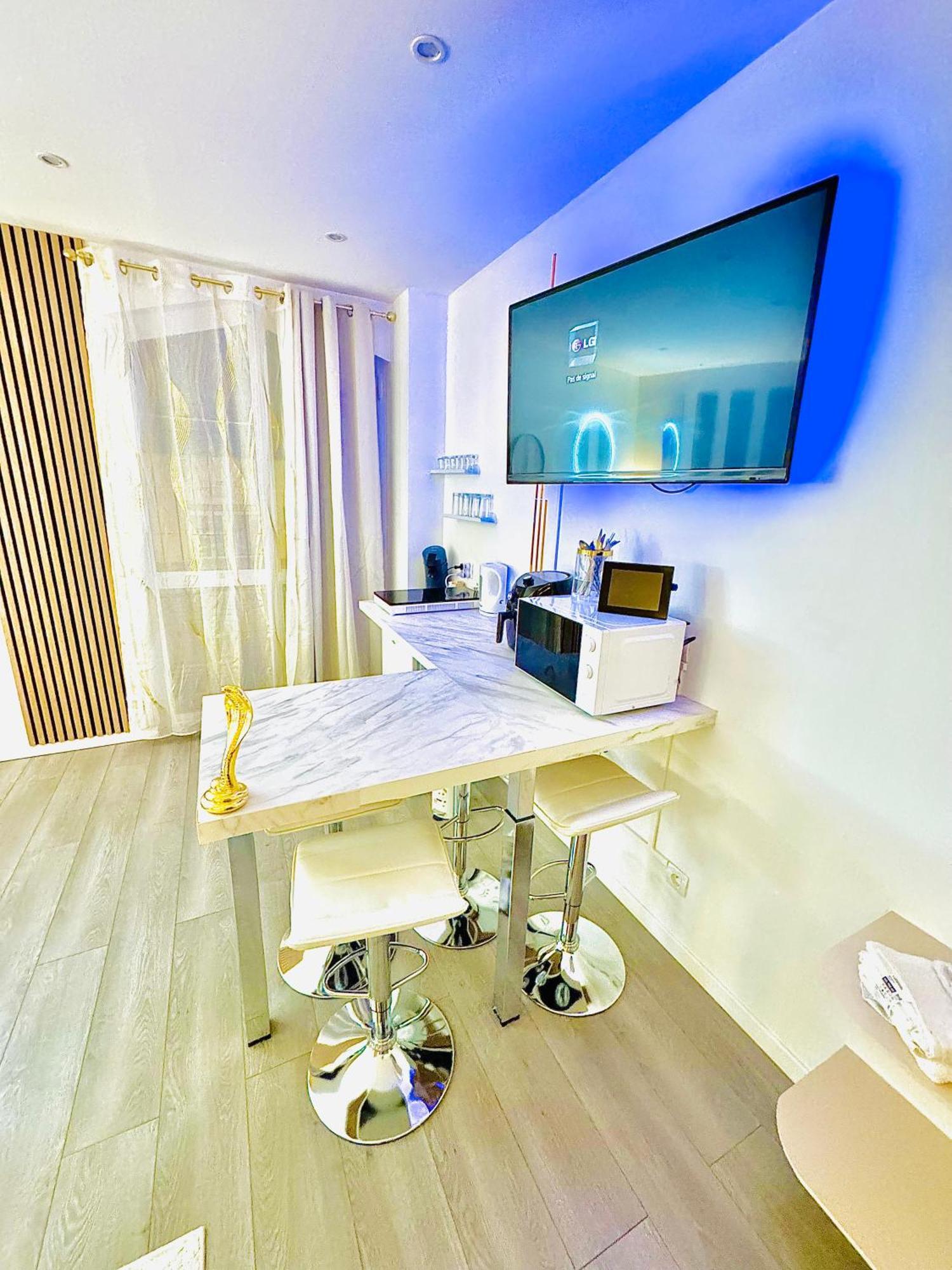 Worldroom Privee Avec Espace Commun Hostal